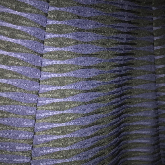 EUC Guess Dress with Open Back - Picture 3 of 7